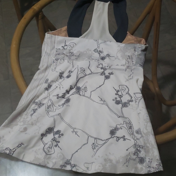 Lululemon tank - Picture 2 of 4